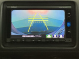 バックでの車庫入れも安心です! リアカメラが付いているバックモニター付のナビを装備しております。操作線もついており距離感も画面から確認できます。