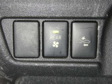 【シートヒーター搭載】シートを温めてくれる暖房機器です!長時間座っていると負担が掛かりやすい背中や腰、または冬場の寒い日に冷えやすい脚部に快適なぬくもりを♪