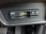 ETC付。高速道路の料金所はキャッシュレスで通過です。サービスエリア等にあるスマートインターの出入口も利用可能でとっても便利。ご納車後すぐにお使い頂けるようセットアップしてのお渡しとなります。