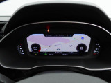 必要に応じてメーター内に地図や車両のインフォメーションなどを切り替え表示できるバーチャルコクピット
