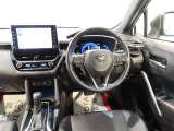 高いホールド性で運転姿勢が安定します。長距離ドライブでも疲れにくいのが魅力です。快適なドライビングライフをお送りください♪
