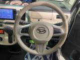 インテリアに合わせたデザインのステアリングは、運転される方のことも考え、運転しやすい形状、大きさです。是非一度、実際に触ってお確かめください。