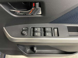 パワーウィンドウスイッチで運転席から全席の窓の開閉ができます♪