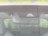 【トヨタセーフティセンス】走行中に前方の車両等を認識し、衝突しそうな時は警報とブレーキで衝突回避と被害軽減をアシスト。より安全にドライブをお楽しみいただけます。
