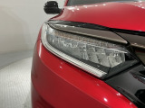LEDヘッドライトは、点灯の瞬間から最大光量を発揮し、突然暗くなるトンネルなどでの安定感を高めます。