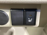 【シートヒーター】寒い日に重宝するシートヒーター!エアコンより早く温まってくれるので寒がりの人も安心ですね♪エアコンの温風は乾燥するから苦手、という方にもをおすすめです。