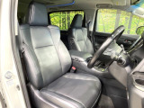 運転席シート廻りは使用感も少なく、良好な状態となっています。前オーナー様が丁寧に使っていたことがよくわかりますね。