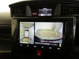 パノラミックビューモニター付きです。車両を上から見たような映像を画面に表示。運転席からの目視だけでは見にくい、車両周辺の状況をリアルタイムでしっかり確認できます。