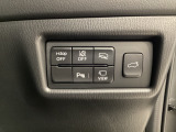 各種機能の切替スイッチは運転席パネル下に集約されています。任意で切り替え可能なため状況に合わせてお使いください。