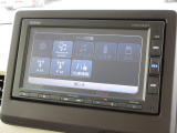ナビゲーションは純正メモリーナビ(VXM-184Ci)を装着しております。AM、FM、CD、Bluetoothがご使用いただけます。初めて訪れた場所でも安心ですね!