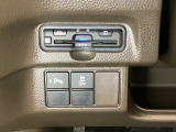 ハンドルの左下にETCがついています。高速道路の料金所の通過も楽々です。 カードの取り出しもしやすい場所についています。