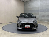 お車購入のポイントとなるフロントマスクです!シャープな目つきが印象的なデザインのヘッドランプです。