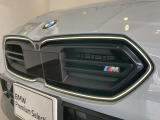 BMWの伝統の丸目4灯ヘッドライトでございます。LEDライトで視認性もよく明るく安全性の向上につながります。
