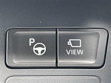 【アドバンストパーク】駐車するスペースの横に停車後、スイッチを押すだけで、システムがステアリング・シフト・アクセル・ブレーキを操作し、駐車を完了させます!機能には限界があるためご注意ください。