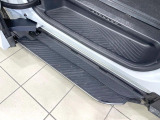 メーカーオプションの【ユニバーサルステップ】を装備。スライドドアと連動したステップにより、小さなお子様の乗り降りがし易くなります♪