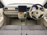 【ベンチシート】フロントベンチシートなので、運転席も助手席も広々!助手席へのウォークスルーも楽々可能です!