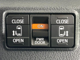【両側パワースライドドア】スマートキーや運転席のスイッチで後席両側スライドドアの開閉が可能♪電動だから力を入れてドアを開ける必要が無く、小さなお子様でも簡単に開け閉めでき快適です♪
