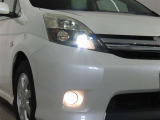 HIDヘッドライト付!!HIDヘッドライトはとっても明るく美しい!そして省電力でエコにも役立つ!夜のドライブがより楽しく安全になります♪