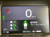 【ホンダセンシング】走行中に前方の車両等を認識し、衝突しそうな時は警報とブレーキで衝突回避と被害軽減をアシスト。より安全にドライブをお楽しみいただけます。