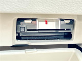 【ETC】有料道路を利用する際に料金所で停止することなく通過できる、ETC車載器(ノンストップ自動料金収受システム機器)が装備されています。セットアップを行うことで利用可能になります。