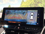 【パノラミックビューモニター】専用のカメラにより、上から見下ろしたような視点で360度クルマの周囲を確認することができます☆死角部分も確認しやすく、狭い場所での切り返しや駐車もスムーズに行えます。
