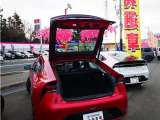 大きく開くバックドア!荷物の出し入れも楽々です