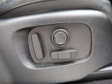 ◆パワーシート『電動パワーシートですので運転中のシート調節も安全に行えます。微調整も可能ですのであなただけのドライビングポジションを実現します。』