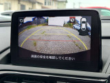 バックカメラで後方が移ります。駐車場や車庫入れの際に強い味方となります