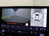 上から車両を見下ろしたような映像をナビゲーション画面に表示する「パノラミックビューモニター(床下透過表示機能付き)も搭載しています。
