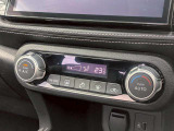 オートエアコンで温度を設定するだけで快適な車内環境を維持することができます!