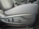 パワーシート搭載。微妙な調整が手軽にでき、ピッタリのポジションで運転することが可能です。