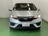 LEDヘッドライトを装備しています。LEDヘッドライトはとても明るく、雨の日や夜間走行も安全・安心です。オートライトコントロール付きで周囲の明るさに応じて自動で点灯・消灯します