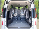 普段のお買い物や通勤、送迎等に十分な荷室スペースを確保しております。セカンドシートを倒すと、大きな荷物の積載も可能です♪