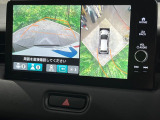 【マルチビューカメラシステム】専用のカメラにより、上から見下ろしたような視点で360度クルマの周囲を確認することができます☆死角部分も確認しやすく、狭い場所での切り返しや駐車もスムーズに行えます。