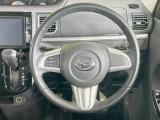 【純正革巻きステアリング】上質な革を使用することで、手にしっかり馴染みとても運転しやすいハンドルです♪
