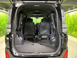 積み下ろしのしやすいデッキにはたっぷりと荷物を積み込んでいただけます。遊びから仕事まで、様々なシーンで頼れます♪