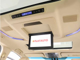 【電動後席モニター】JBLサウンド専用!電動開閉後席フリップダウンモニターです。5.1chサウンド対応、17スピーカーの専用音響システムとなり、人気の装備になります。