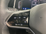 ◆クルーズコントロールにレーダーセンサーを組み合わせ、先行車を測定し設定されたスピードを上限に自動で加減速を行います。一定の車間距離を維持することで、長距離走行でのドライバーの疲労を低減させます。