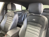 無段階調整式パワーシート 正しい乗車姿勢によって運転のしやすさと、万が一の際に乗員保護能力を最大限に高めます。