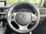 【純正革巻きステアリング】上質な革を使用することで、手にしっかり馴染みとても運転しやすいハンドルです♪