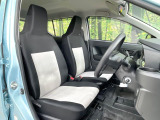 運転席シート廻りは使用感も少なく、良好な状態となっています。前オーナー様が丁寧に使っていたことがよくわかりますね。
