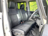 運転席シート廻りは使用感も少なく、良好な状態となっています。前オーナー様が丁寧に使っていたことがよくわかりますね。