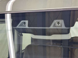 サポカーSとは、衝突被害軽減ブレーキに加えて、高齢者に多いと言われている踏み間違い事故防止をサポートする機能です。詳しくは販売店スタッフまでおたずねください。