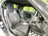 運転席シート廻りは使用感も少なく、良好な状態となっています。前オーナー様が丁寧に使っていたことがよくわかりますね。
