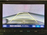 【バックカメラ】運転が苦手な方も車庫入れラクラクです!ギアをリバースに入れれば自動的に切り換わりますので、面倒な操作は不要です♪狭い駐車場もお車を傷つけず安心ですね!