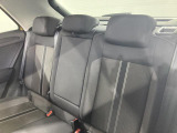 シートは適度な硬さによって長時間の運転でも疲れにくいと定評があります。国産車とは全く違った座り心地ですが、長年培われた欧州の椅子文化をご体感ください。