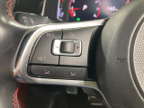 ◆クルーズコントロールにレーダーセンサーを組み合わせ、先行車を測定し設定されたスピードを上限に自動で加減速を行います。一定の車間距離を維持することで、長距離走行でのドライバーの疲労を低減させます。