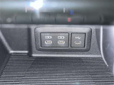 充電用USB端子付き。スマートフォンなどの充電に便利です。