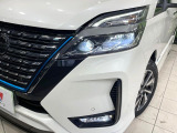 【LEDヘッドライト】悪天候や夜間走行時も良好な視界を確保し安心して運転できる高輝度LEDヘッドライトを装備!点灯速度が早く、消費電力も抑えられています。