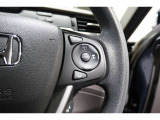 Hondaセンシングの機能のひとつ、アダプティブクルーズコントロール付!アクセルから足を離しても設定したスピードと前車との車間を保ち走行してくれます!車線維持もアシスト☆高速道路で疲労軽減ですね☆